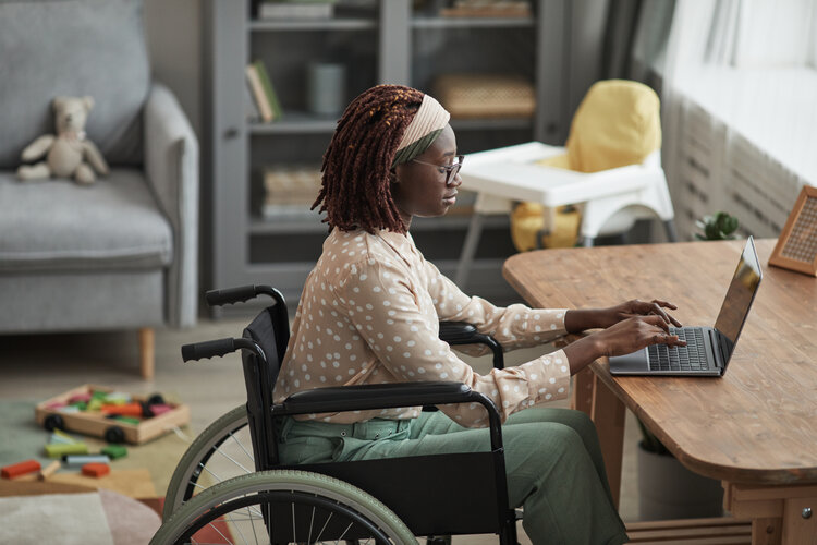 Neuroplasticity After Brain Injury: 8 Proven Ways to Support Recovery - African American young adult female sitting in a wheelchair working on a computer